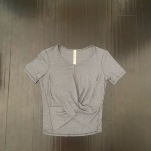 LULULEMON tee